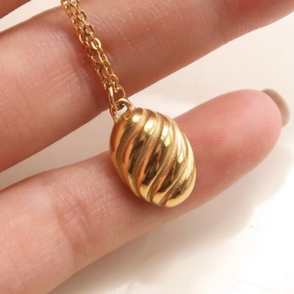 NEW 18K Gold Plated Braided Croissant Necklace - Picture 1 of 14